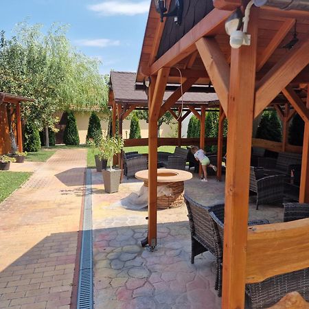 Holiday Apartmanhaz Gyula Exteriér fotografie