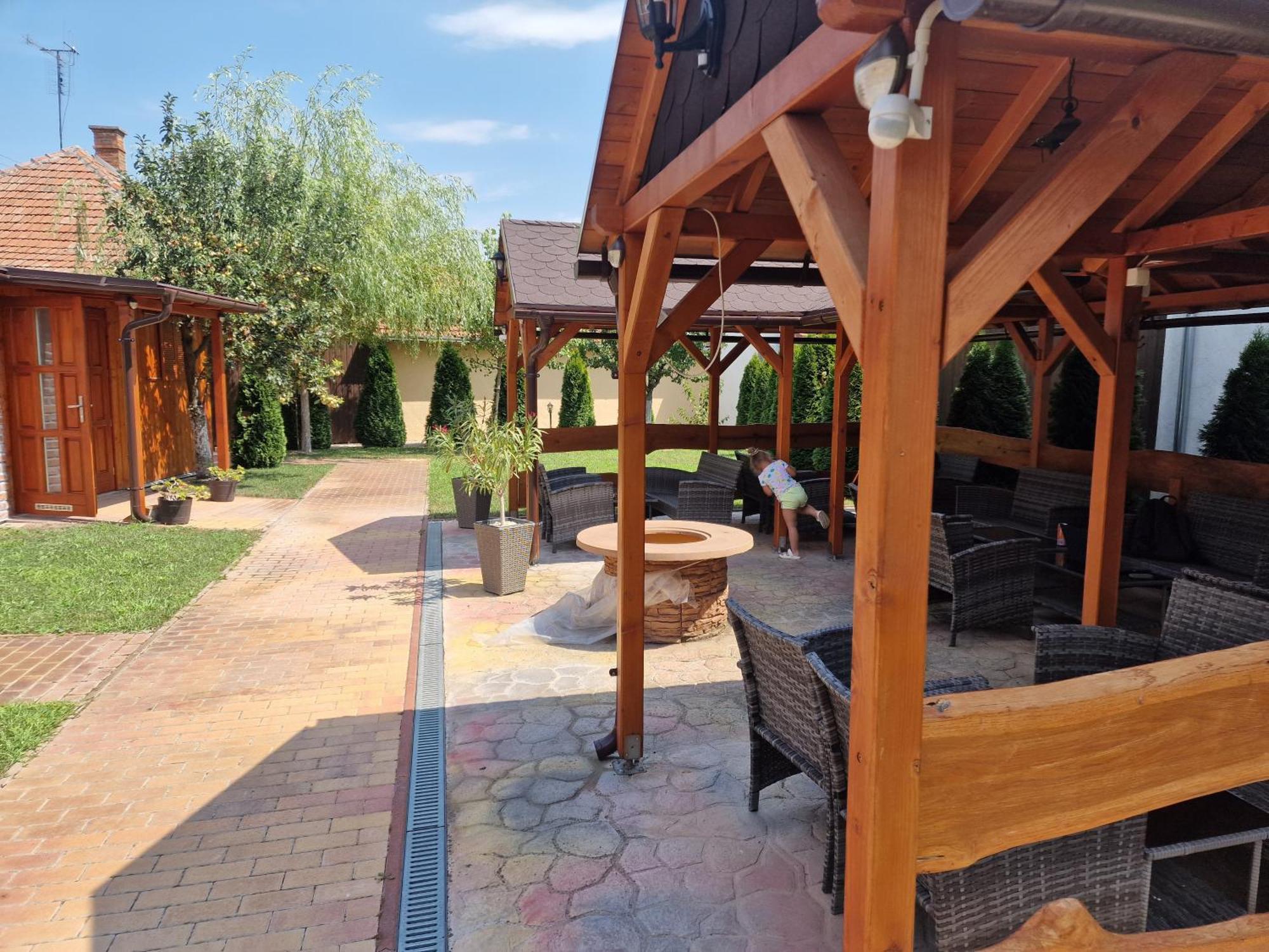Holiday Apartmanhaz Gyula Exteriér fotografie