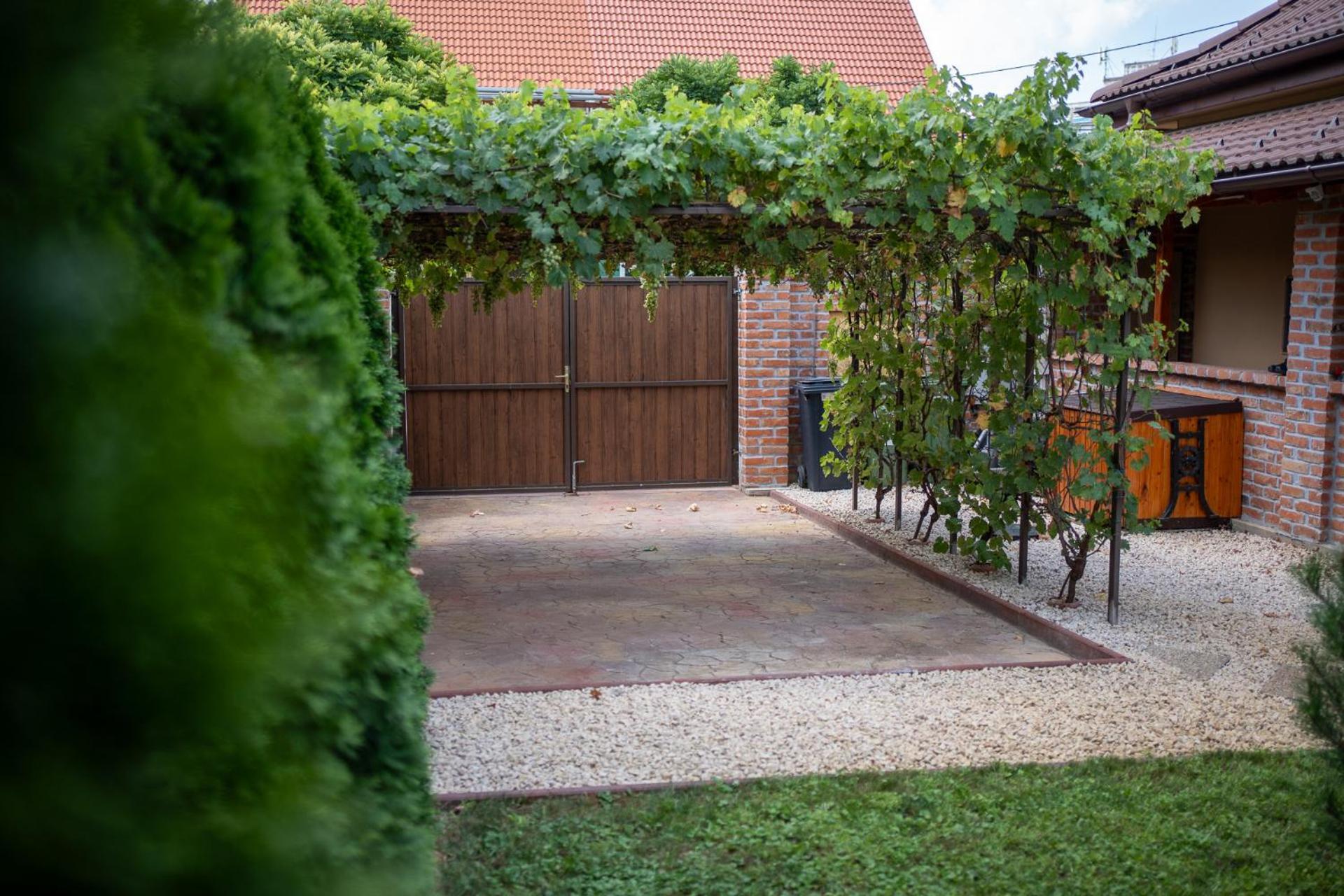 Holiday Apartmanhaz Gyula Exteriér fotografie