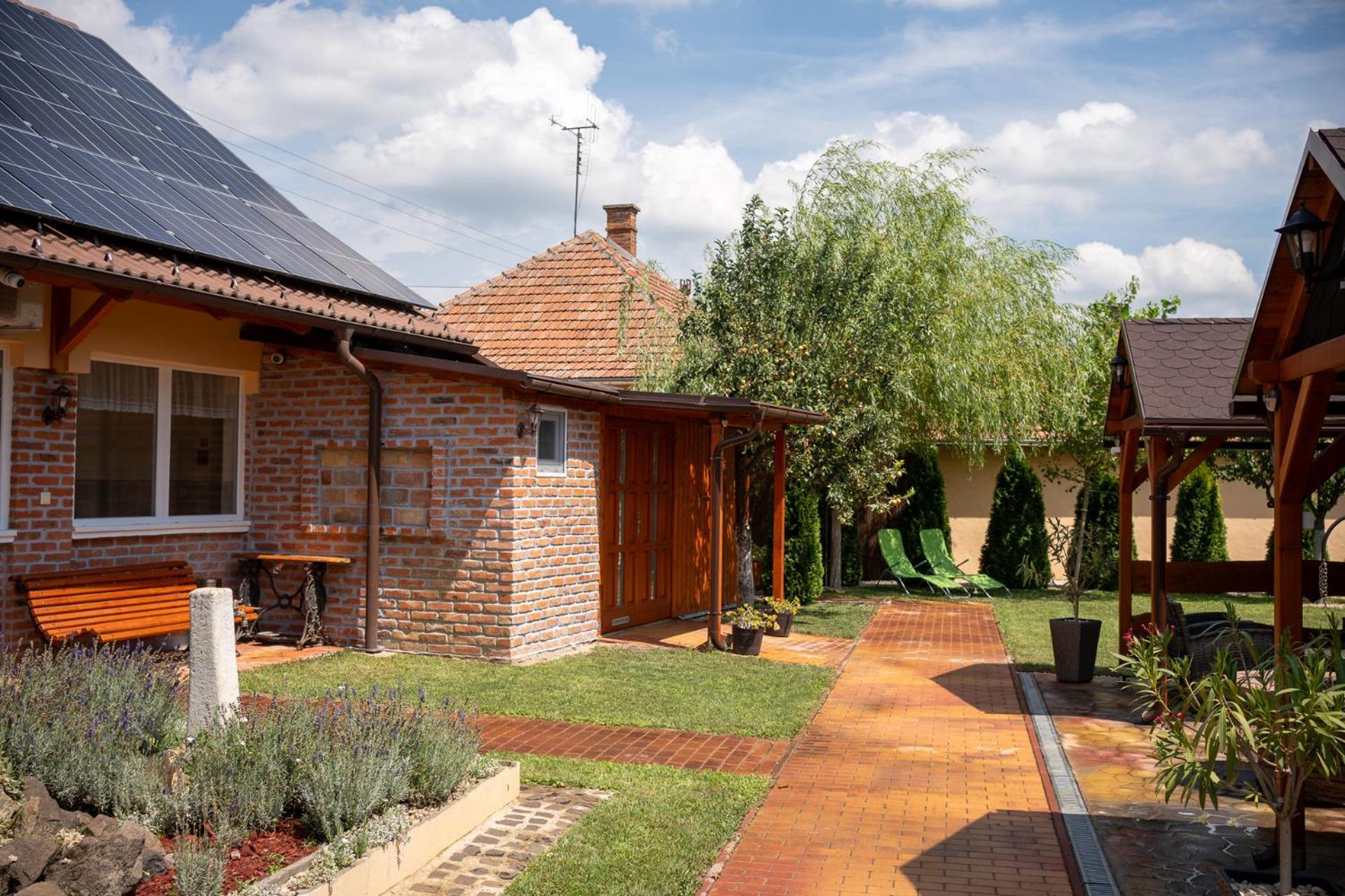 Holiday Apartmanhaz Gyula Exteriér fotografie