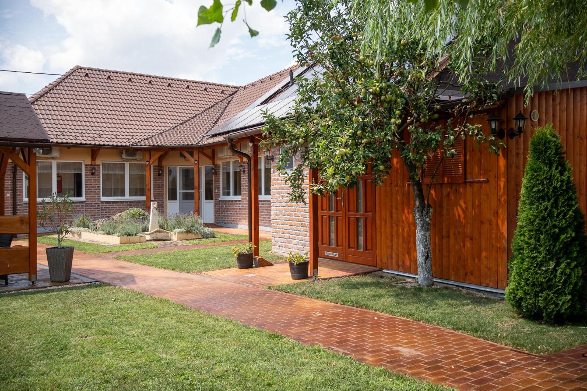 Holiday Apartmanhaz Gyula Exteriér fotografie